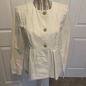 Super cute winter white jacket/top